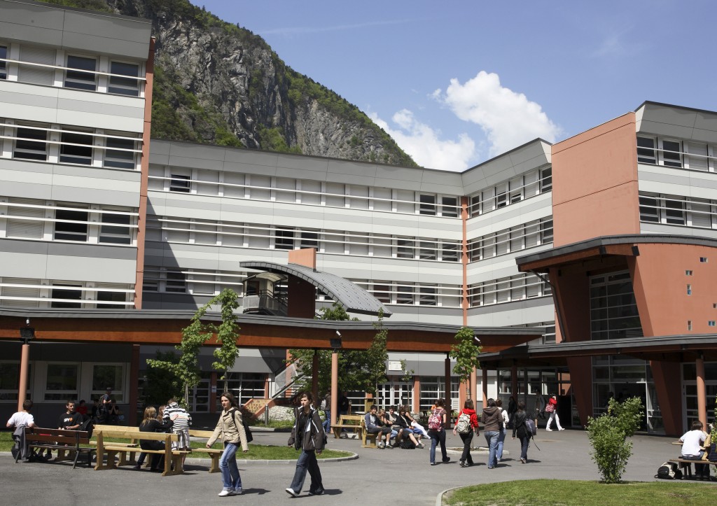 Lycée Ambroise Croizat.